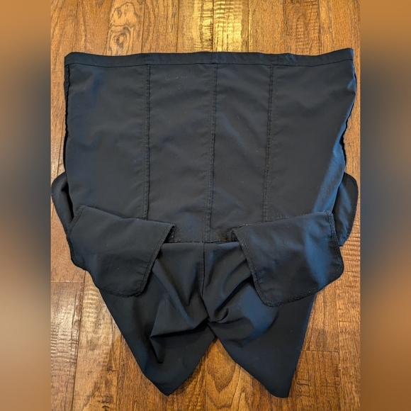 Patagonia skort with zipper pockets, black size 10 - Picture 9 of 10